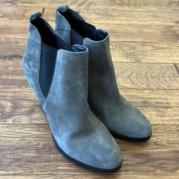 Marc Fisher Saint Chelsea Ankle Boots Block Heeled Booties Taupe Suede Size 7.5 - Picture 6 of 14